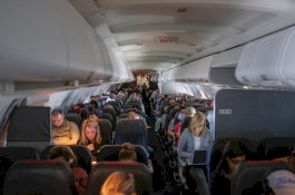 Ada Bau Aneh dalam Pesawat, 10 Kru Dilarikan ke RS, Penumpang Aman-Aman Saja