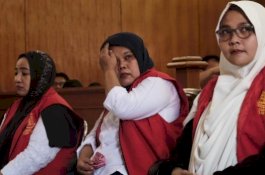 Tiga Emak-emak yang Fitnah Jokowi Divonis 6 Bulan Penjara