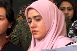 Fairuz A Rafiq Nangis Tanggapi Permintaa Maaf Galih Ginanjar