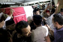 Jenazah IYL Tiba di Rumah Duka, Tangisan Pecah Menyatu dengan Kalimat Tauhid