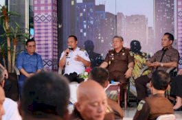 Di Teras Kejati Sulsel, Andi Sudirman Diskusi Bahas Recovery Aset