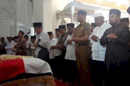 Ikut Salatkan Jenazah di Masjid Syekh Yusuf, Kenangan Dua Perempuan Ini pada IYL Bikin Haru