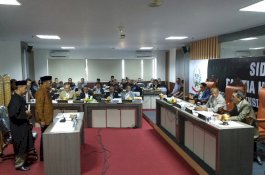 Bawa Kertas, Nurdin Abdullah Hadiri Sidang Pansus Hak Angket DPRD Sulsel