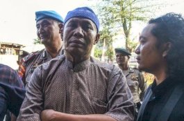 Lemas Setelah Diperiksa, Pria yang Makan Kucing Dibawa ke RS