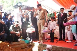 Bupati Gowa: Jika Tak Mampu Tingkatkan Kesejahteraan, Hilangkan Beban Pendidikan