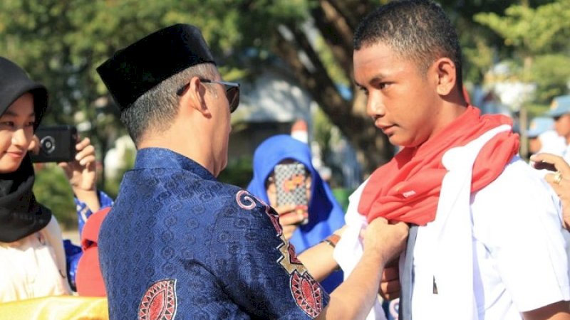 Sekretaris Daerah Kabupaten (Sekkab) Gowa Muchlis membuka secara resmi latihan pengibar bendera (Paskibra) Kabupaten Gowa 2019. 