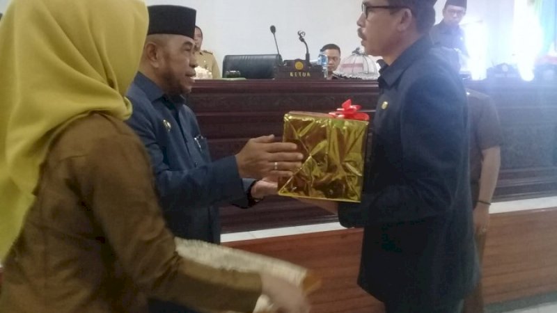 Wakil Bupati Kepulauan Selayar, Dr H Zainuddin SH MH, menghadiri rapat paripurna DPRD Kabupaten Kepulauan Selayar, Jumat (2/8/2019). 