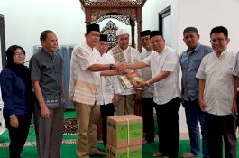 MUI Sulsel Serahkan Mushaf Alquran ke Masjid PWI Sulsel