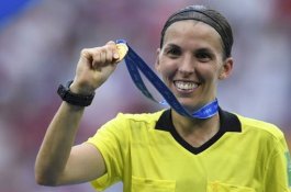 Piala Super Eropa 2019 akan Dipimpin Wasit Wanita, Ini Alasannya