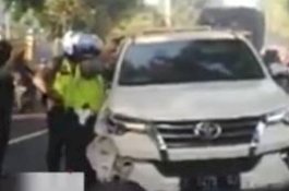 Aksi Polisi Kejar-kejaran Lalu Todongkan Pistol ke Pelaku Tabrak Lari