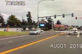 Pesawat Mendarat Darurat, Jalan Raya Ditutup Paksa