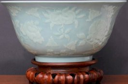 Mangkuk Antik dari Abad ke-18 Terjual Rp3,4 Miliar