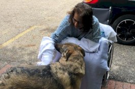 Wanita ini Kehilangan Tangan dan Kakinya Akibat Infeksi Setelah Dijilat Anjing