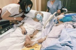 Di Ujung Napas, Pasangan Lansia Bergenggaman Tangan di Bangsal Rumah Sakit