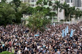 Pengunjuk Rasa yang Turunkan Bendera Tiongkok Dicari, Ada Hadiah Rp1,8 M