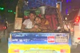 Foto Ini Menunjukkan Tak Semua Gadis Butuh Kekayaan, Bahu Orang Tercinta Sudah Cukup