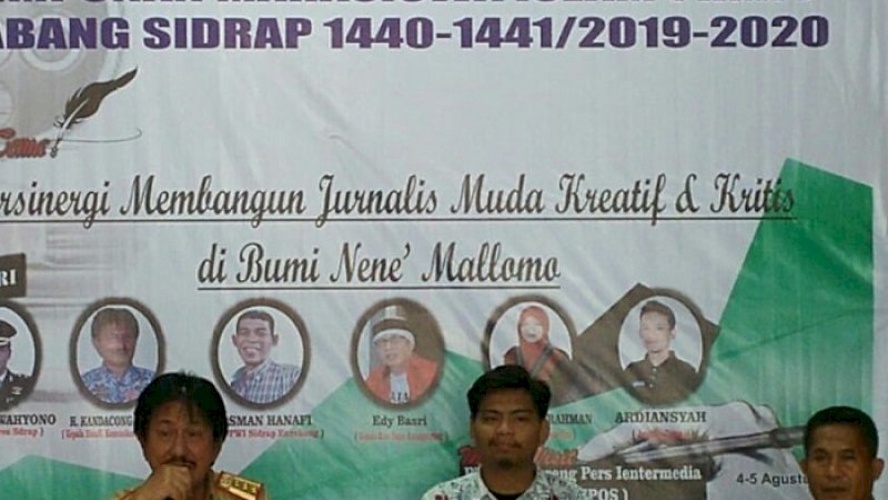 Kadiskominfo, Kandacong Mappile jadi pemateri pelatihan jurnalistik HMI Sidrap, Senin (5/8/2019).