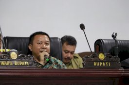 Warga Demo Pelarangan Kompresor, Bupati dan Ketua DPRD Selayar Jawab Langsung