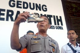 Sembunyikan Sabu-sabu di Sepatu Anak Kecil, Polisi: Ini Lucu!