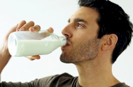 Suami Minum Air Susu Istri, Haramkah?