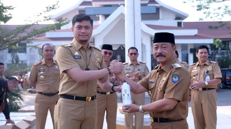Bupati Gowa, Adnan Purichta Ichsan, bersama Wakil Bupati Gowa Abdul Rauf Malaganni.