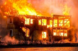 Niat Menolong saat Dengar Teriakan Istri, 1 Keluarga Tewas Terbakar