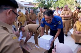 Bagikan Tumbler ke ASN, Bupati Gowa: Jangan Dikasih Hilang!