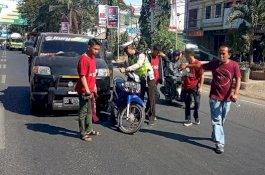 Dikira Ada Razia, Suporter PSM Ini Coba Kabur Lalu Senggol Mobil Pikap