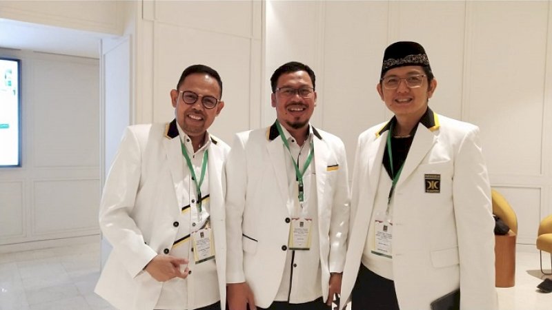 Tiga politikus PKS, dari kiri; Akmal Pasludin (DPR RI), Muzayyin Arif (DPRD Sulsel), dan Sekjen PKS, Mustafa Kamal.