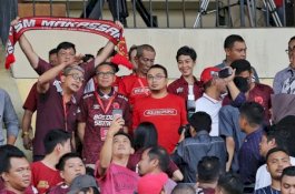 Gubernur, Legenda, Istri, hingga Anak Pemain PSM Hadir Langsung di Stadion