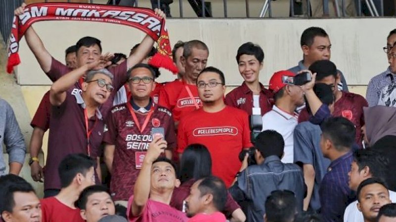 Nurdin Abdullah dan Iqbal Suhaeb ikut menyaksikan laga PSM v Persija.