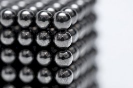 Ususnya Robek, Balita Ini Telan 36 Bola Magnet