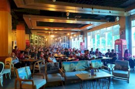 Meriahnya Nobar PSM vs Persija di Urban Lounge Dalton Hotel Makassar