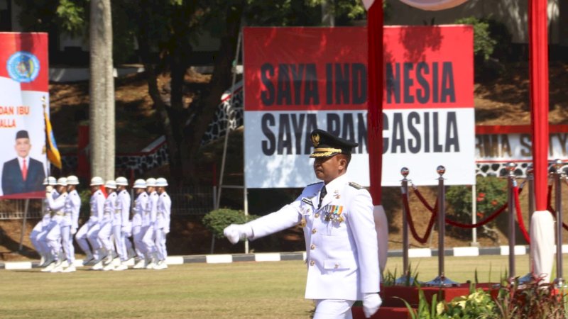 Bupati Bantaeng, Ilham Syah Azikin saat bertindak sebagai komandan upacara pelantikan 744 Pamong Praja Muda Angkatan XXVI di Lapangan Kampus IPDN Jatinangor, Sumedang Jawa Barat, Selasa (06/08/2019).