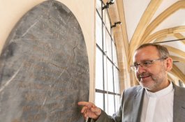 Museum di Jerman Tampilkan Nisan 'Putri Salju yang Asli'