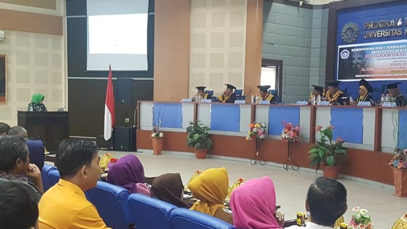 Suasana ujian promosi doktor Andi Octamaya Tenri Awaru di gedung Pascasarjana UNM, Rabu (7/8/2019).