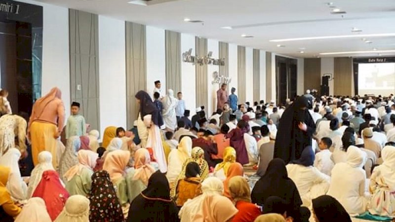 Hotel Dalton Makassar akan menyelenggarakan salat id di Anging Mammiri Ballroom dengan Khotib  Ust. Dr Muhammad Ilyas, S.Ag. M.Ag. dan Imam Ust. Zulfikar Mu. Amin.