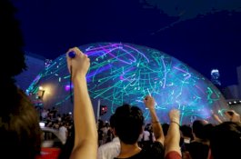 Unjuk Rasa Seperti Pesta Disko, Ini Alasan Demonstran di Hong Kong Gunakan Laser