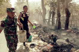 Tumpukan Sampah Terbakar, Nyaris Menjalar ke Rumah Warga di Jeneponto