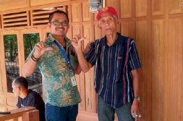 Penuhi Janji, PLN ULP Barru Beri Listrik Gratis Kakek Arsyad