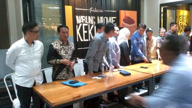Bupati Bulukumba AM Sukri Sappewali menghadiri diskusi kepemimpinan di Warunk Up Normal, Makassar, Jumat malam (9/8/2019).