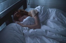 6 Tips yang Mungkin Bantu Mengurangi Dengkuran Anda