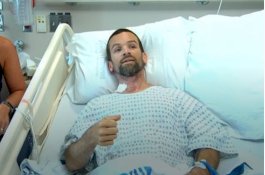 Pria ini Selamat Dari Serangan Beruang Dengan Menikam Lehernya