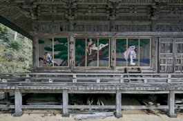 Kuil di Jepang Tampilkan Lukisan Erotis Pria Telanjang Mandi Bersama