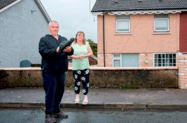 Rumahnya Dihantam Petir, Pria Ini Selamat karena Sendal Karet