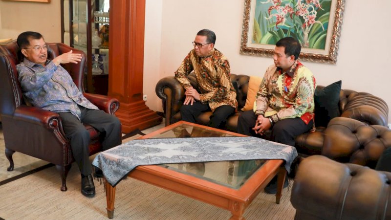 Pj Walikota Makassar Sambut Jusuf Kalla di Haji Bau