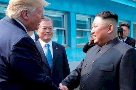 Trump Terima 'Permintaan Maaf Kecil' dari Kim Jong Un Karena Menguji Rudal