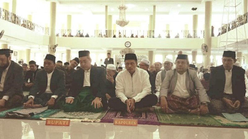 Dollah Mando Salat Iduladha Bersama Warga Dua Pitue