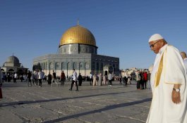 Jemaah Palestina Bentrok Dengan Polisi Israel di Masjid Al Aqsa