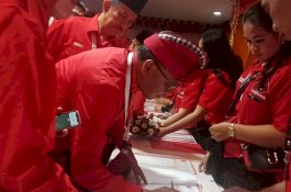 Isu Jadi Kader PDIP, NA: Bajunya Sudah Merah, tetapi Belum Ada Lambang Banteng